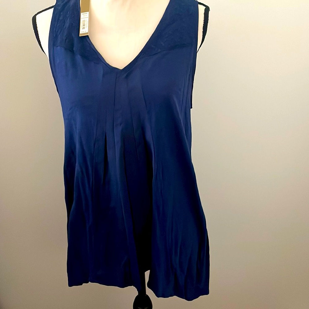 Ladies long pleated tank top with lace detail on the shoulders